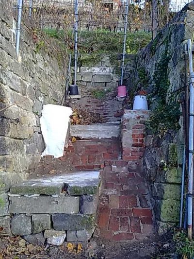 Platz für Wassertonne fertig gestellt