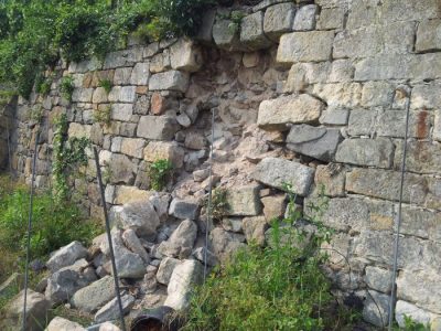 eingestürzte Mauer