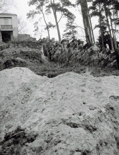 Sand an der Lingnerbahn schaufeln